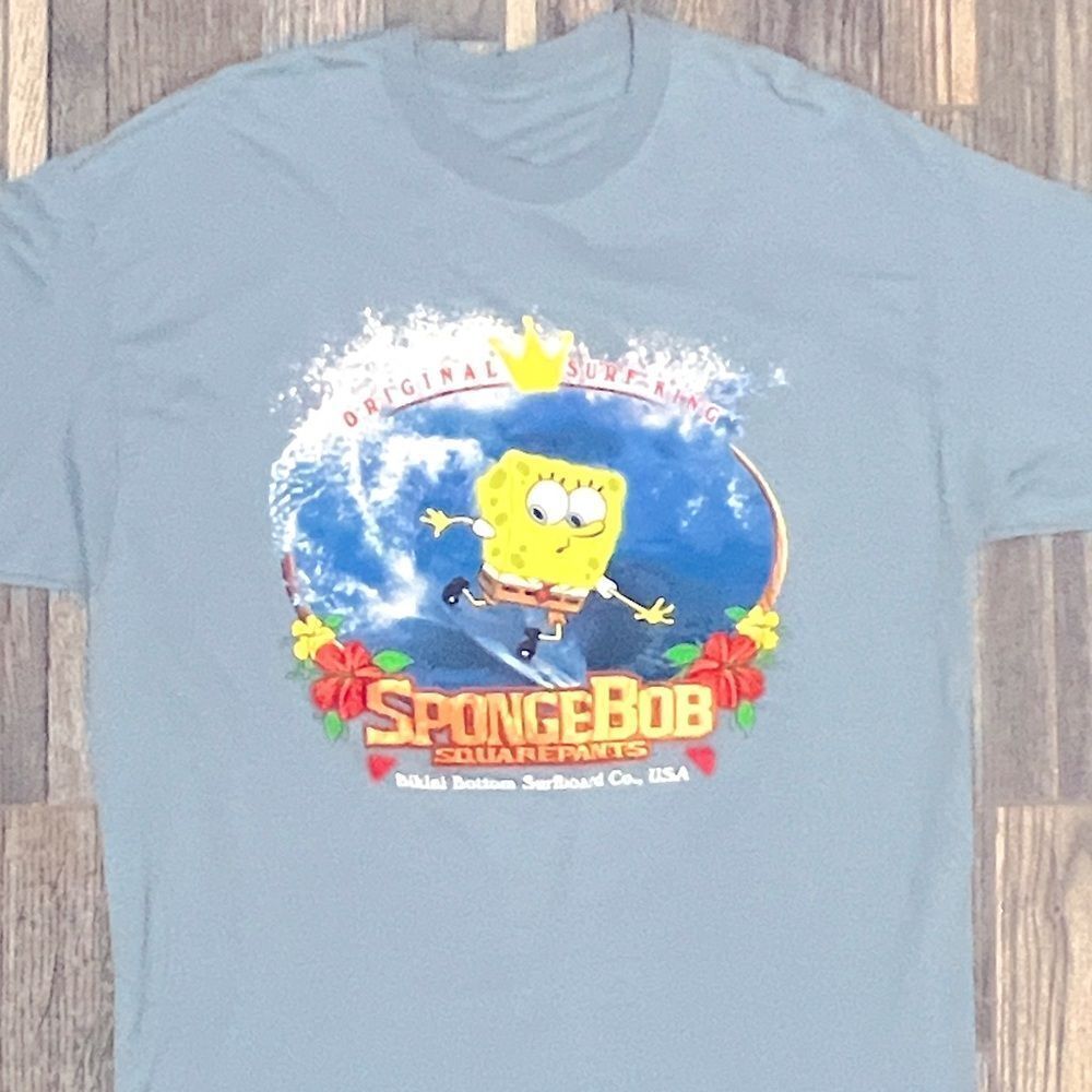 🌊🏄‍♂️ Vintage SPONGEBOB SquarePants Surf King Bikini Bottom Surfboard T-shirt‎